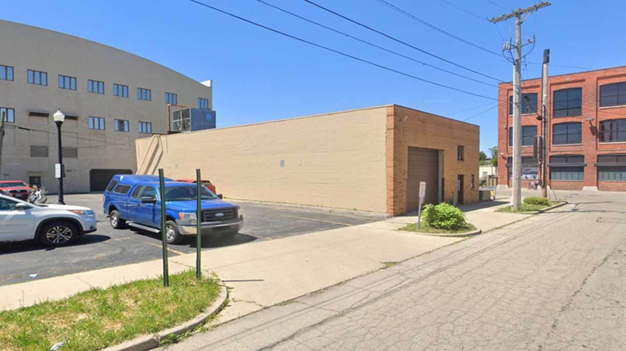 Find Best Hourly Parking Near 18 Gates St garage Book Hourly Parking in 18 Gates St garage