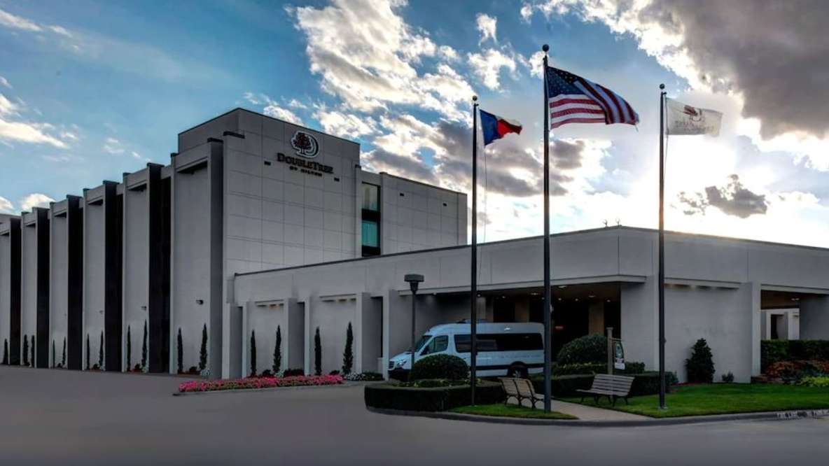 DoubleTree - 1507 N Watson Rd Garage