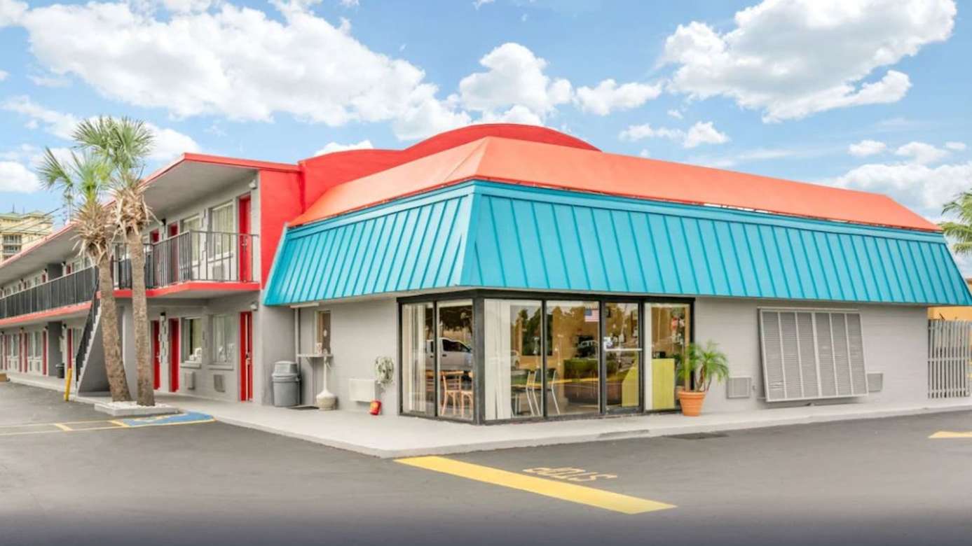 Find Best Hourly Parking Near Econo Lodge North - 13301 N Cleveland Garage Book Hourly Parking in Econo Lodge North - 13301 N Cleveland Garage