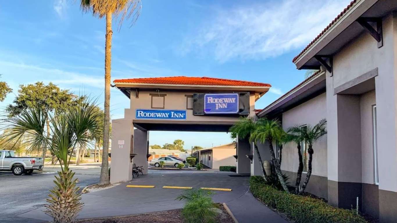 Find Best Hourly Parking Near Rodeway Inn - 809 N Pebble Beach Blvd Garage Book Hourly Parking in Rodeway Inn - 809 N Pebble Beach Blvd Garage