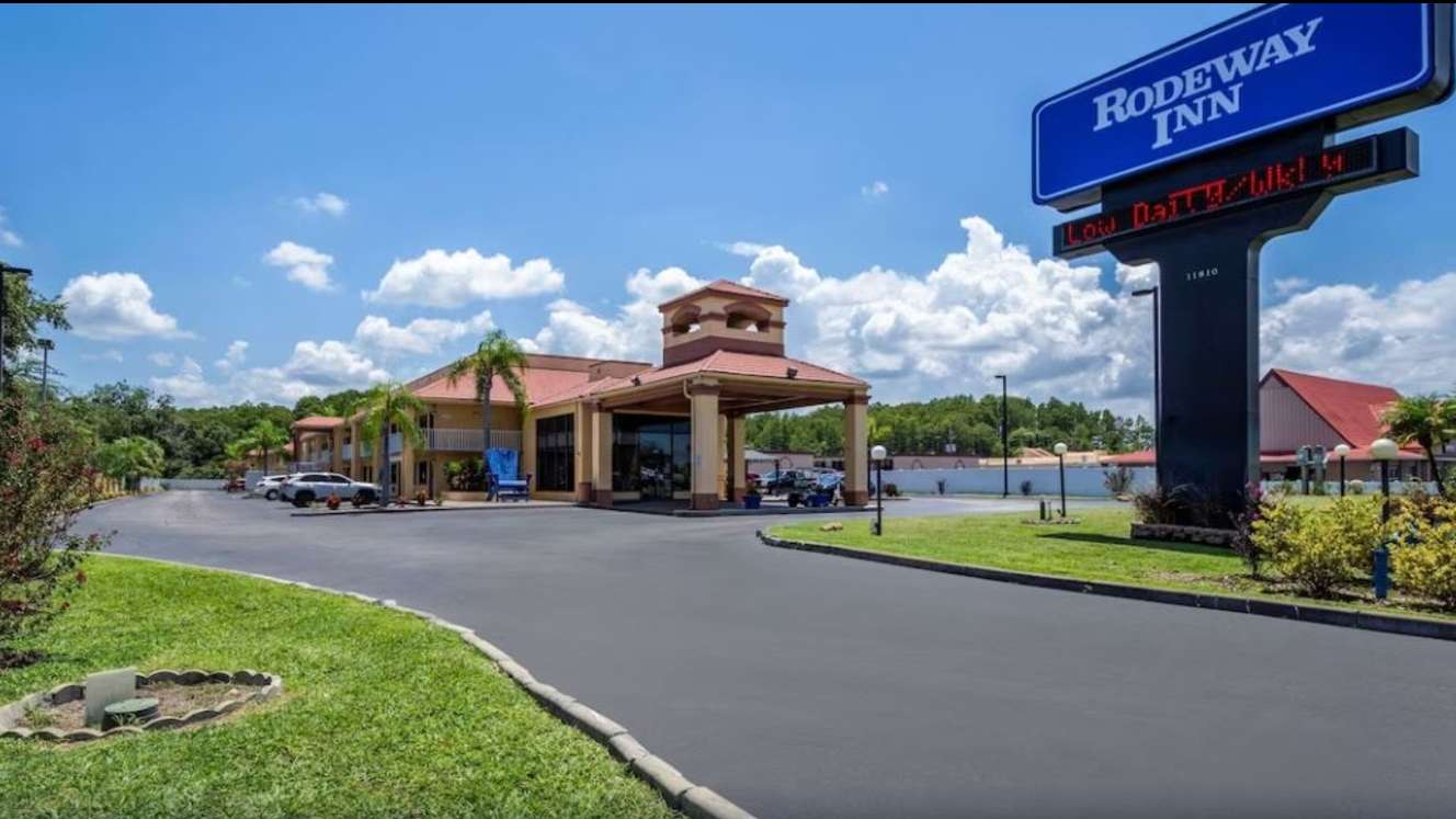 Rodeway Inn - 11810 US Highway 19 N Garage