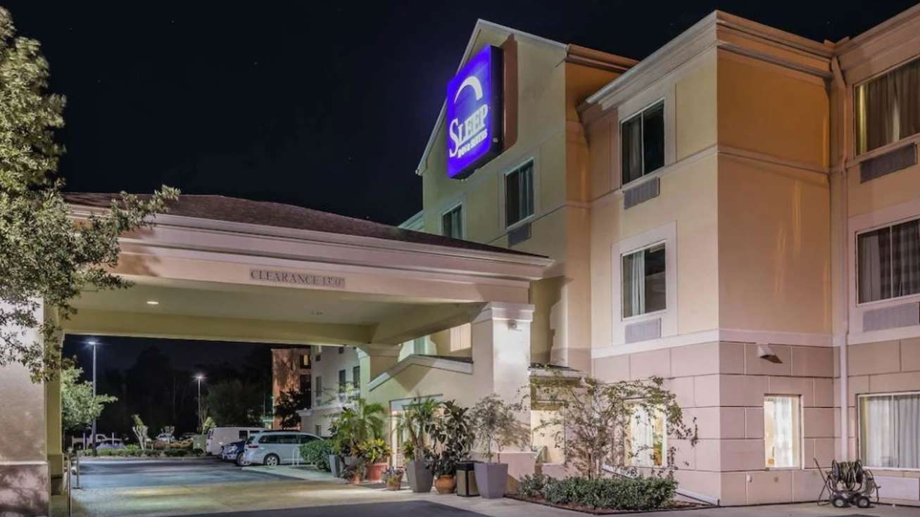 Find Best Hourly Parking Near Sleep Inn & Suites - 4110 SW 40th Blvd Garage Book Hourly Parking in Sleep Inn & Suites - 4110 SW 40th Blvd Garage