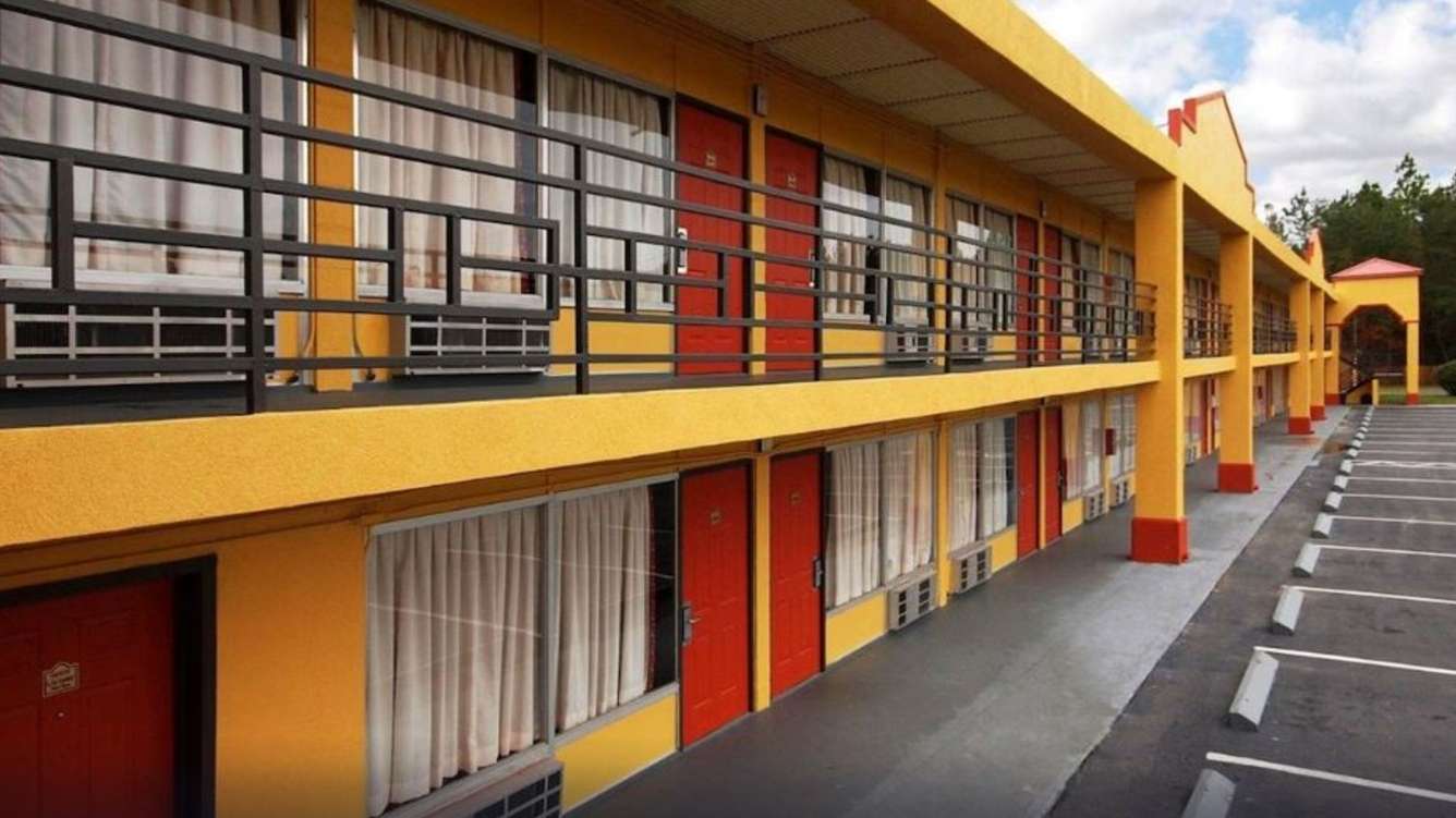 Find Best Hourly Parking Near Econo Lodge 2220 US 19 garage Book Hourly Parking in Econo Lodge 2220 US 19 garage