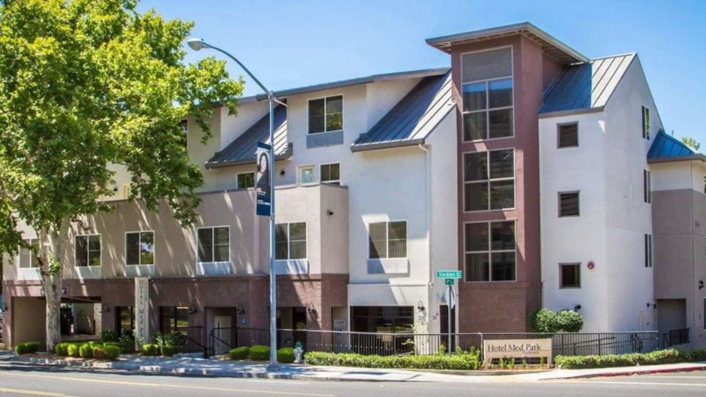 Hotel Med Park - 2356 Stockton Blvd Garage