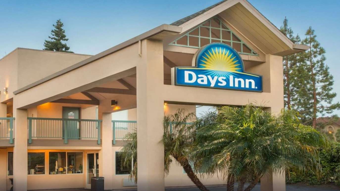 2650 El Camino Real (Days Inn) Garage