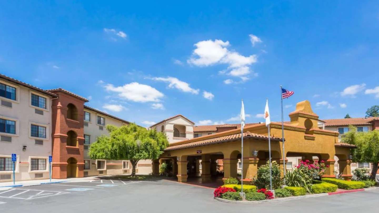 399 Silicon Valley Blvd (Wyndham) Garage