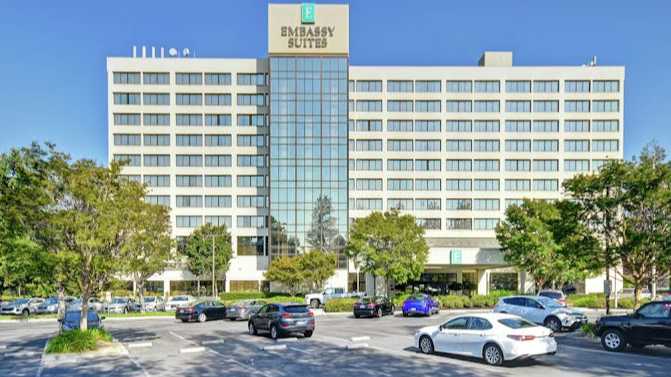 2885 Lakeside Dr (Embassy Suites Santa Clara) Parking