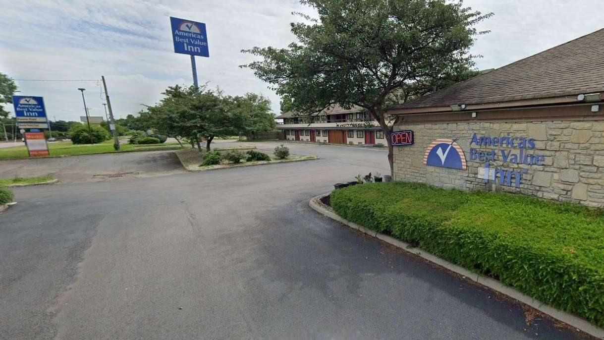 Americas Best Value Inn - 4875 Sinclair Rd Garage