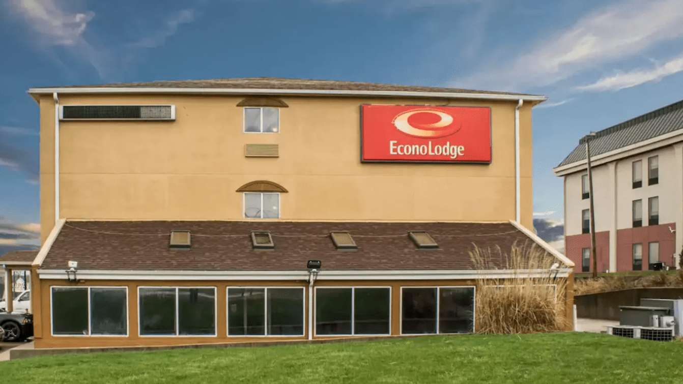 Econo lodge - 4386 State Route Garage