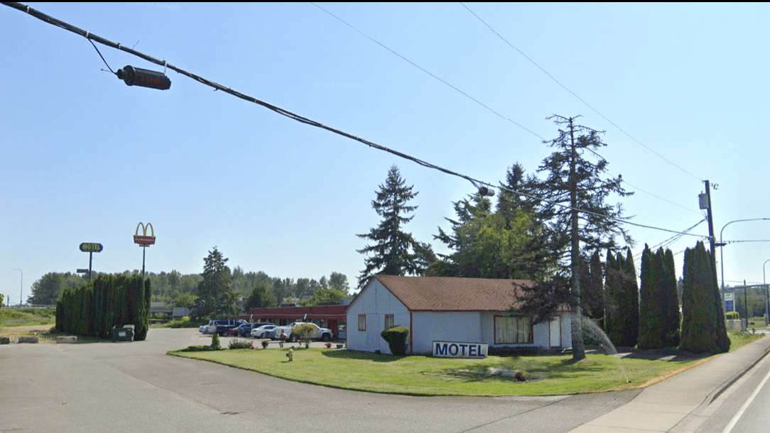 Mark II Motel - 808 Nevitt Road Garage