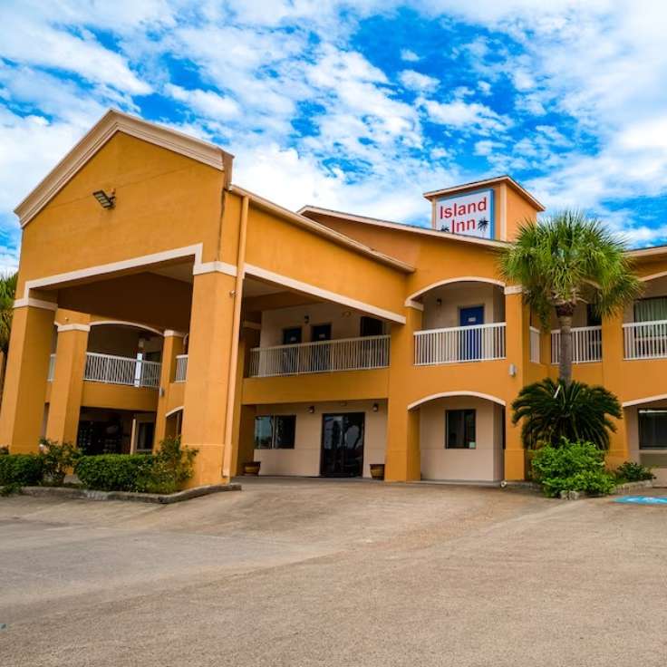  Island Inn by OYO GLS Airport Parking
