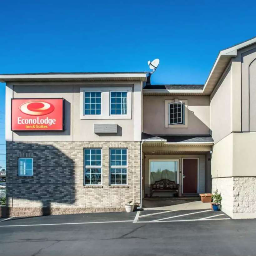 Econo Lodge Inn & Suites SYR Airport Parking