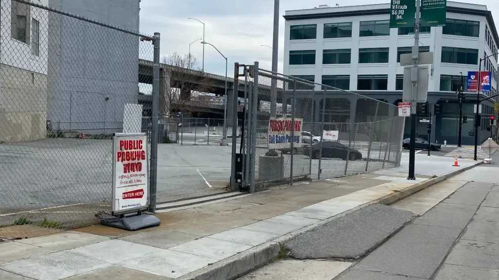 404 2nd St. Parking