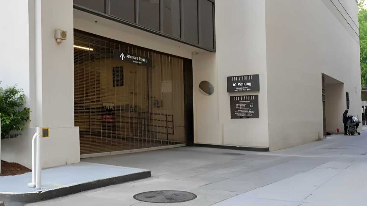 770 L St. (Alley Entrance) Garage