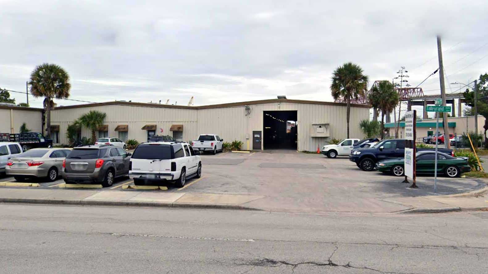 1850 Wambolt St Parking