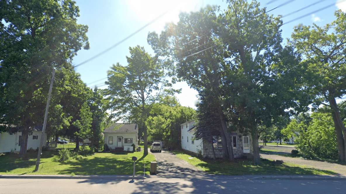 4183 Abbott Rd Parking