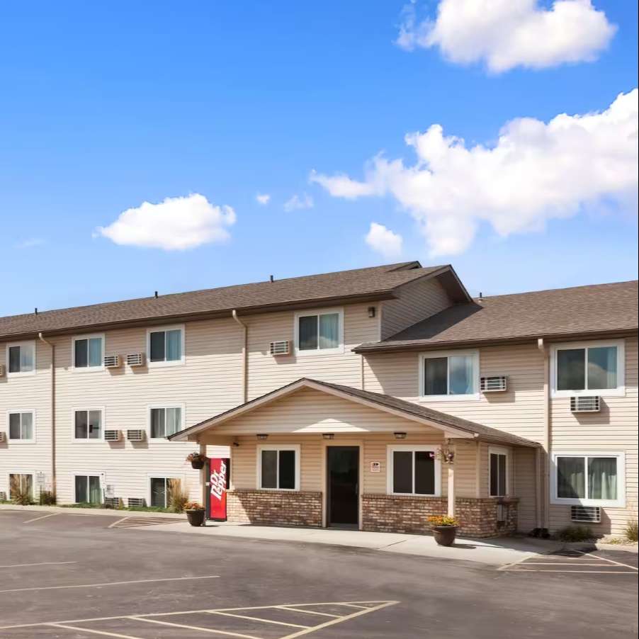 Super 8 by Wyndham OMA Airport Parking