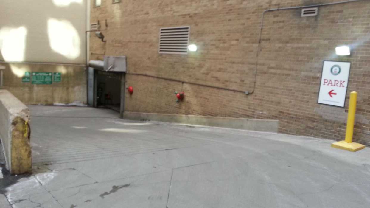 1015 18TH ST Parking