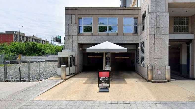 250 E STREET SW Parking