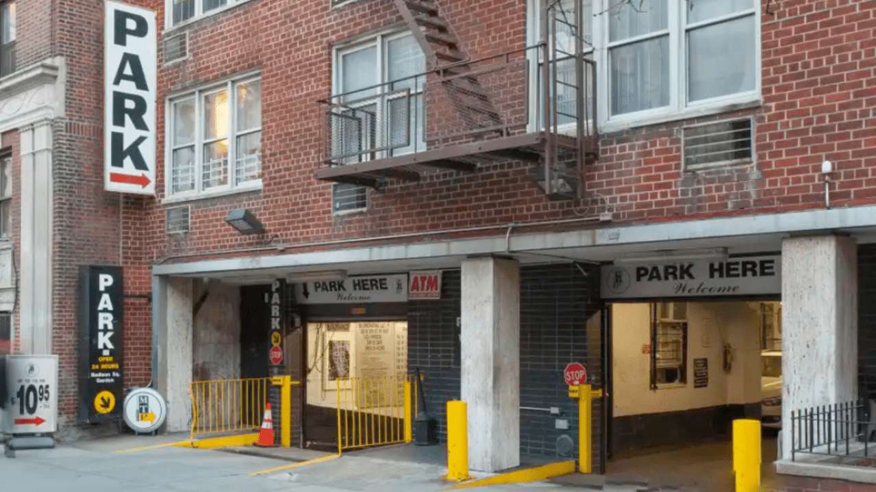 320 West 30 St Parking