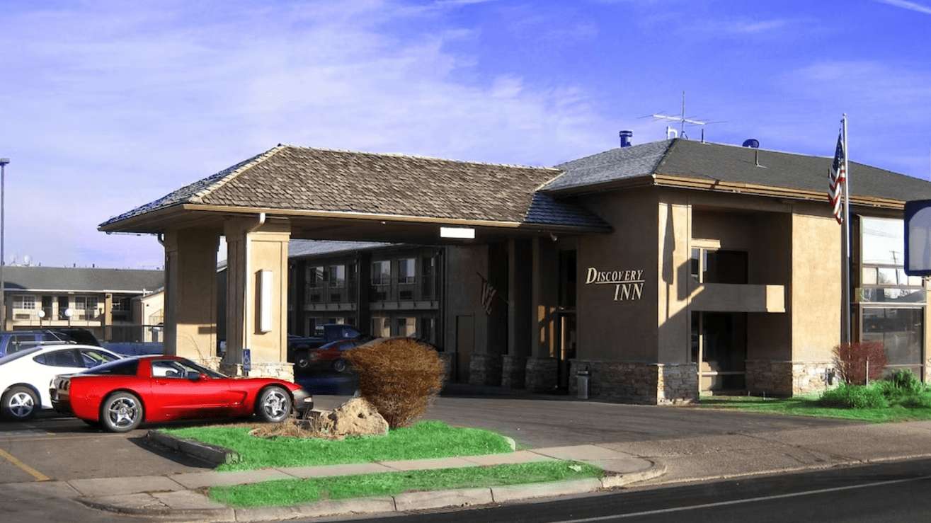 Discovery Inn  380 7200 S Parking