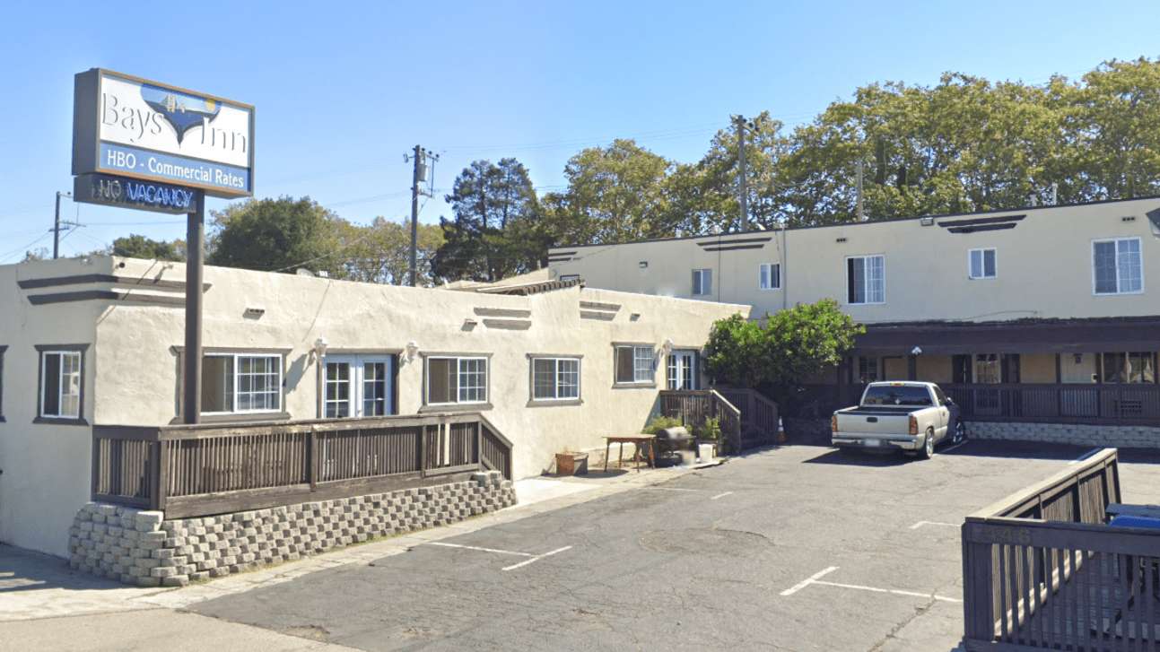 446 Lincoln Rd(Bays Inn) Parking