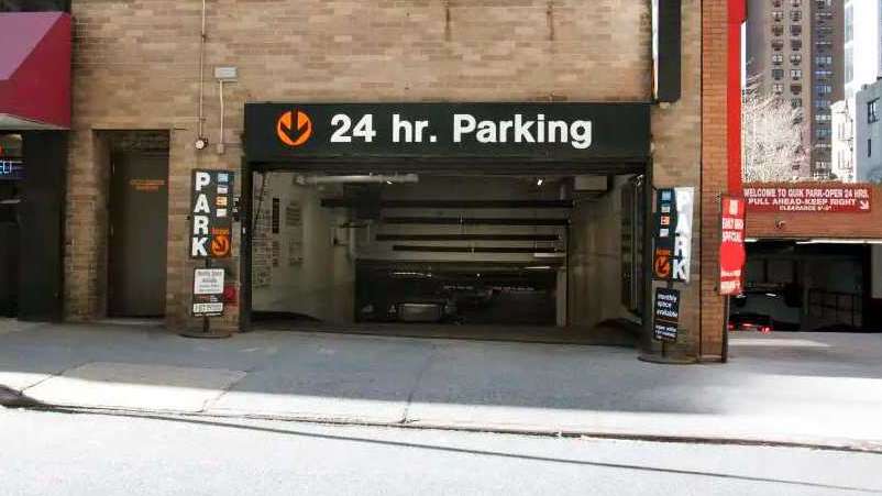 245 E 40th St - 245 East 40th Street Parking
