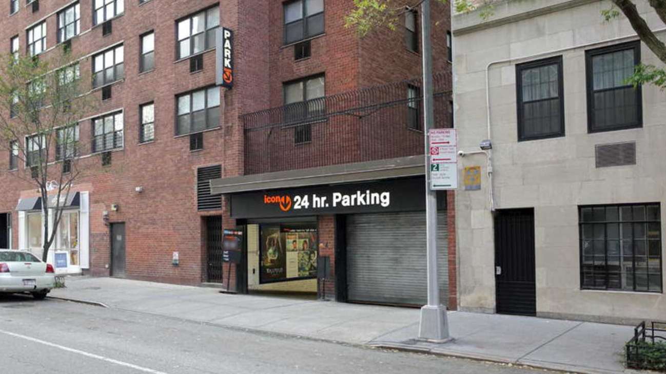 50 E 10th St.- University 10 Parking