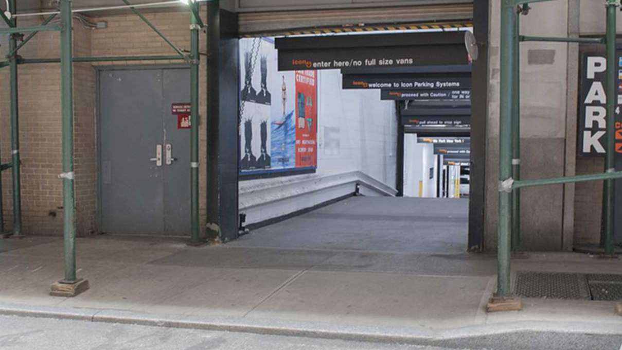 39 Exchange Pl. - Wall Park 45 Garage