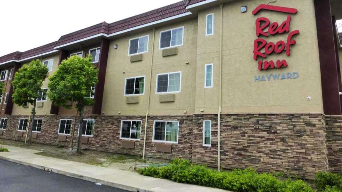 2286 Industrial Pkwy W (Red Roof Inn ) Parking
