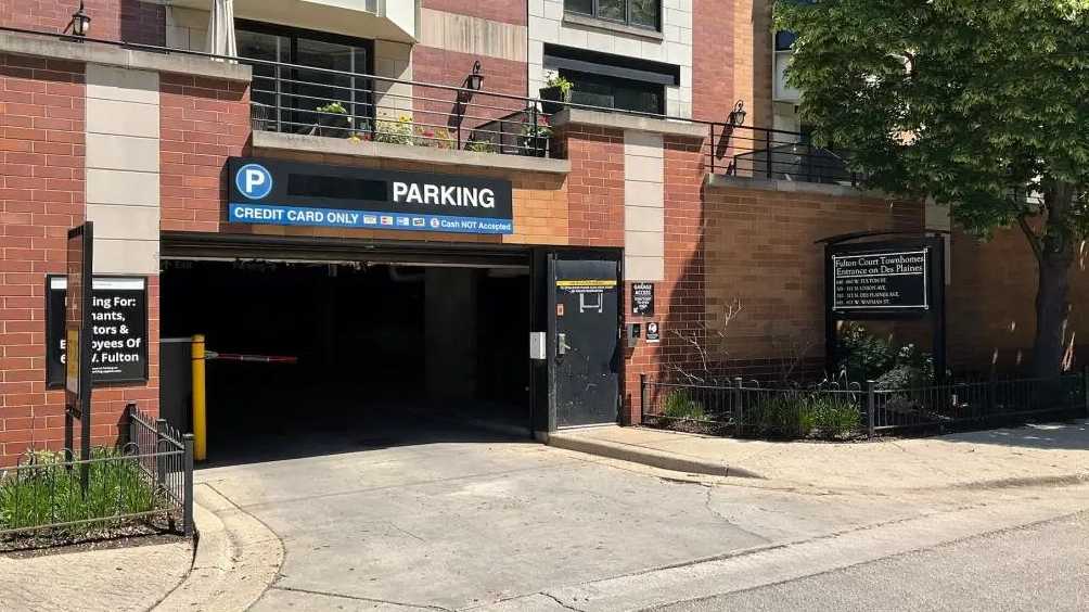 FULTON & DES PLAINES SELF PARK