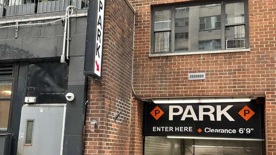 PARKWIZ LLC  405 East 56th Street Parking