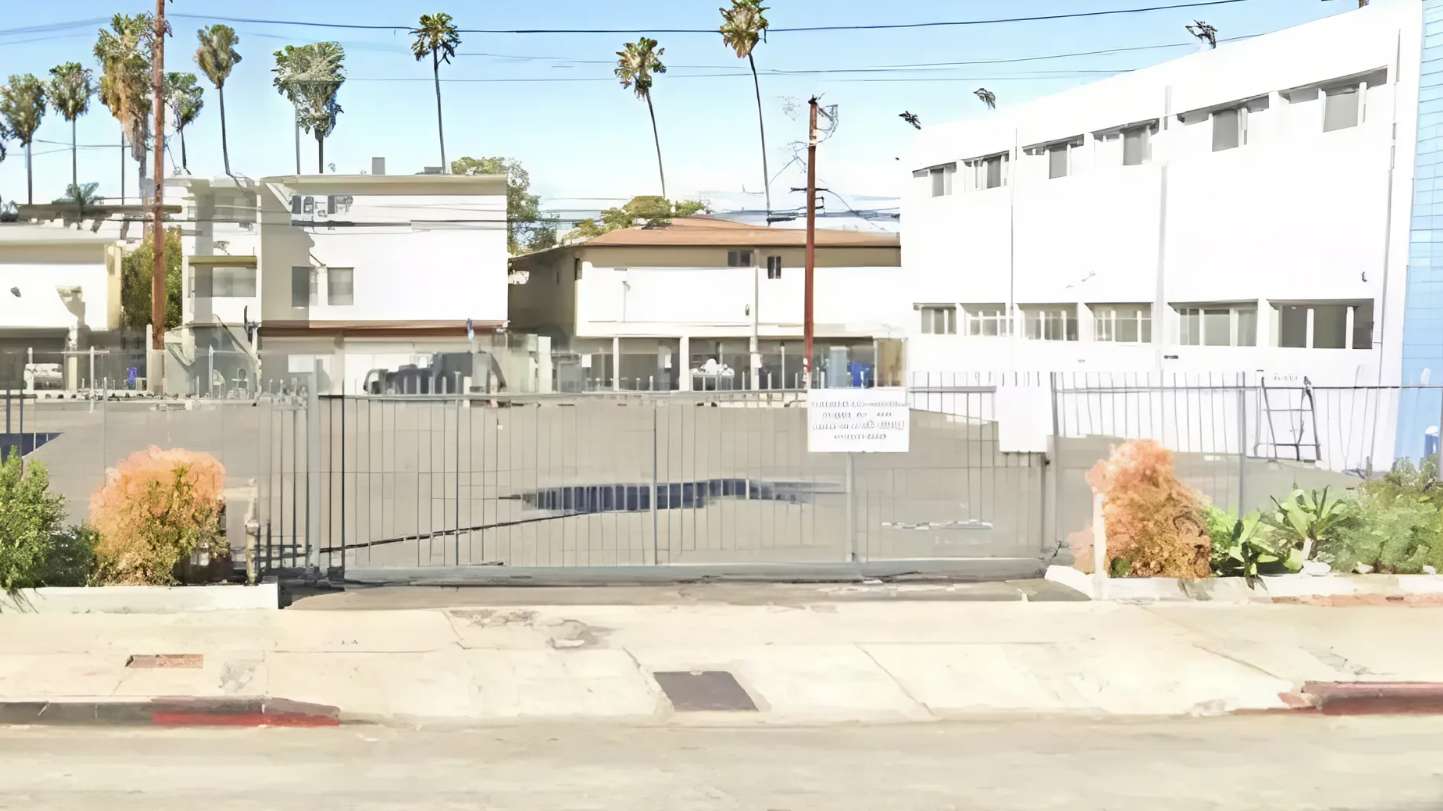 543 N Fairfax Ave. parking