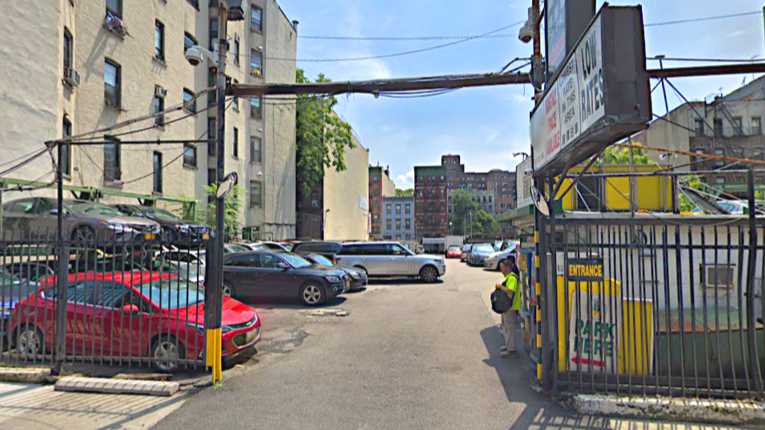 38 Henry St Parking