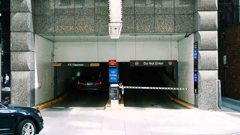 120 N LaSalle Street (Parking)
