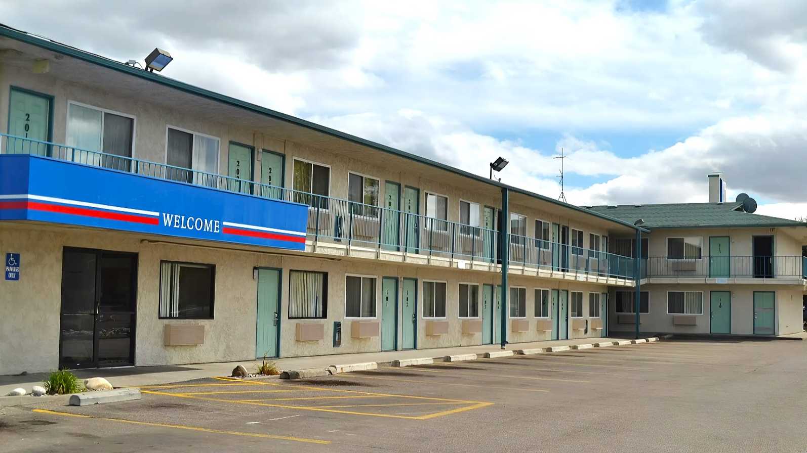 Motel 6 South BIL Airport Parking