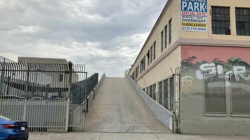 924 E 10th St. (1050 Stanford Ave)  Parking