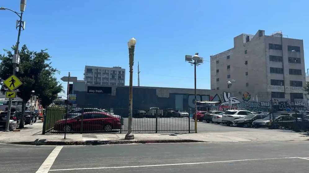 300 E 8th St Parking