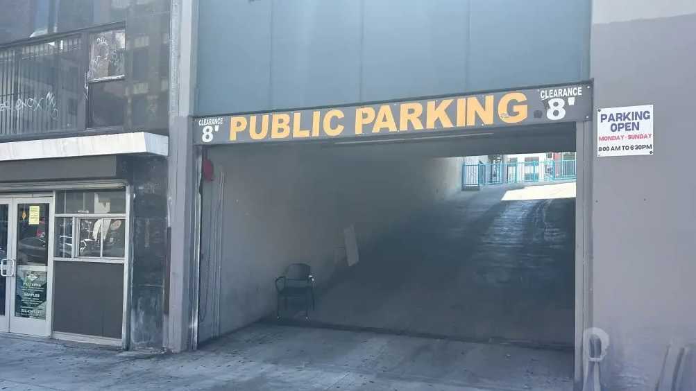 210 E 8th St. (800 S Los Angeles St.) Parking