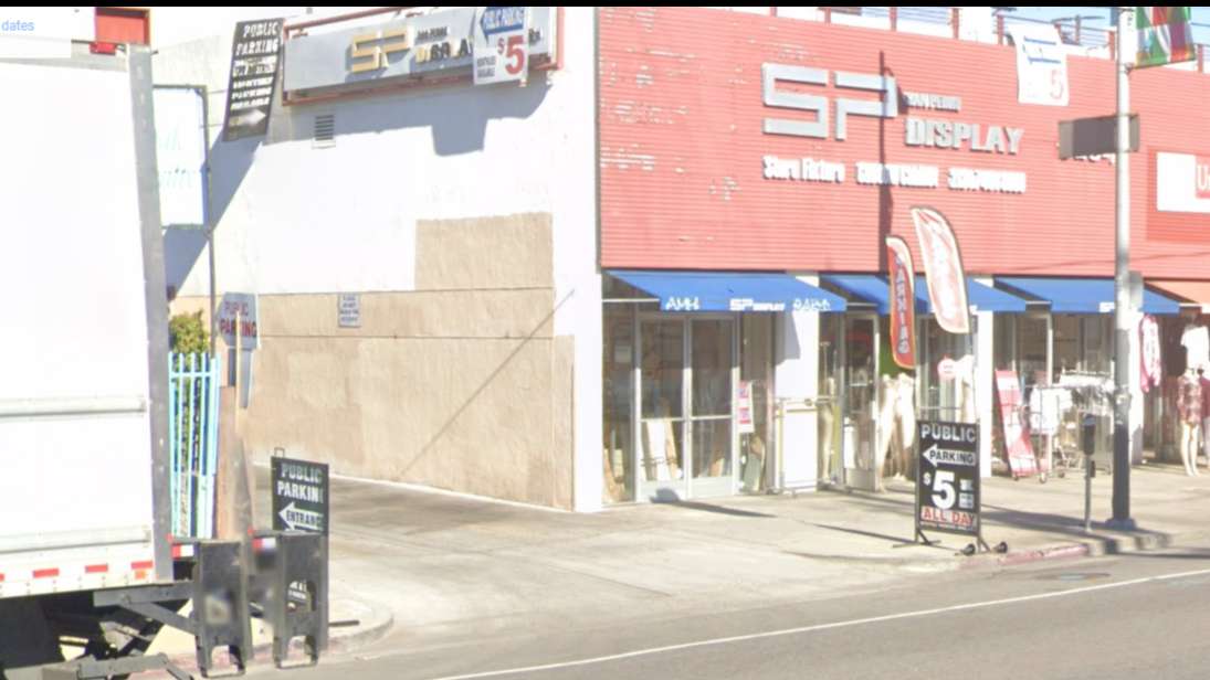 624 E 12TH Street Parking
