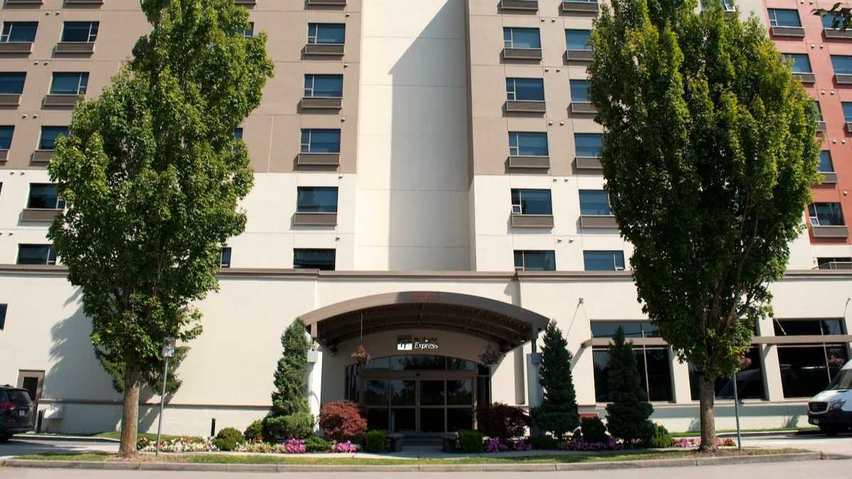 Holiday Inn Express YVR Airport Parking