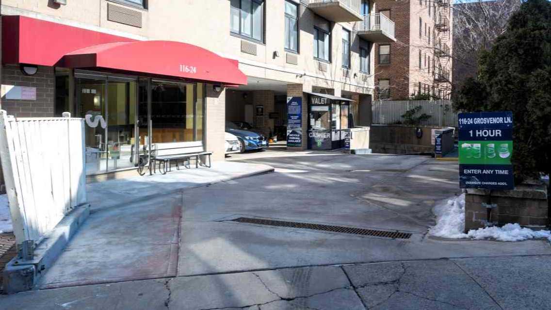 116-24 Grosvenor Lane Parking