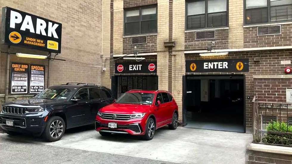 200 E 24th Street Parking
