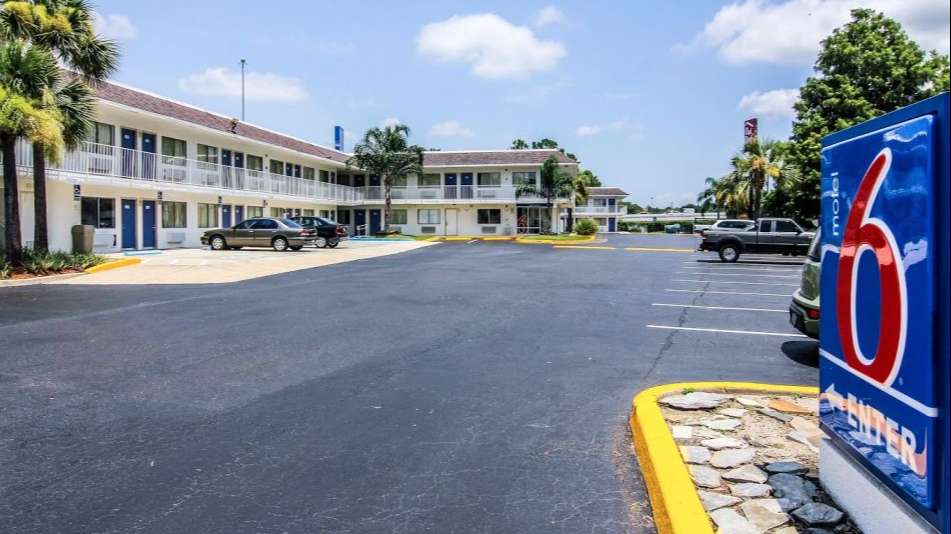 Motel 6 Port of Jacksonville Cruise Parking