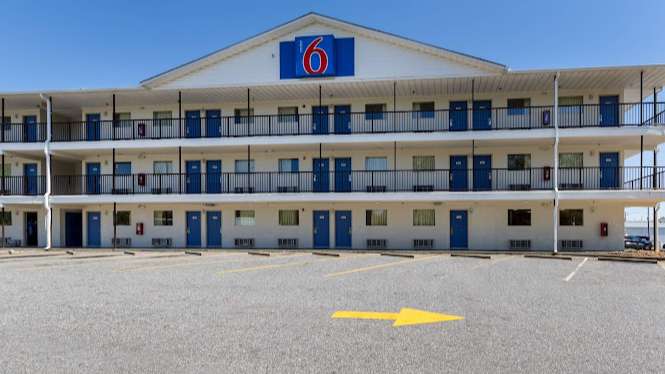 Motel 6 Greenville GSP Airport Parking