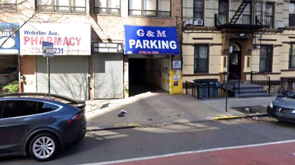 1231 Webster Ave Parking