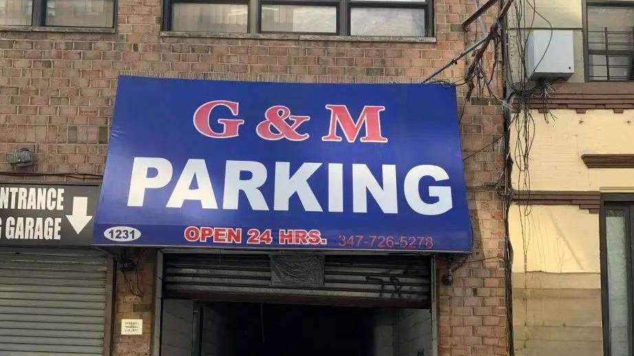 1231 Webster Ave Parking
