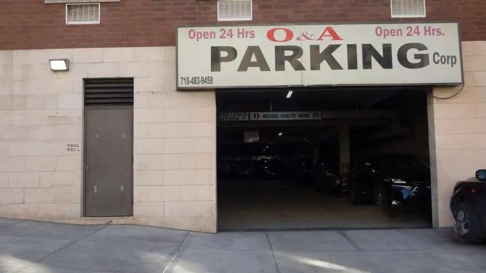 1100 Franklin Ave Parking