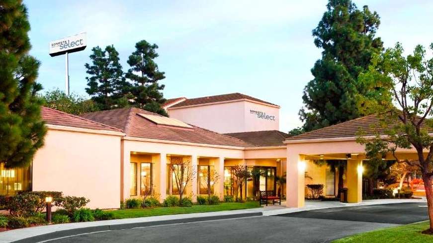 2000 E Mariposa Ave Parking (Sonesta Select LA LAX)