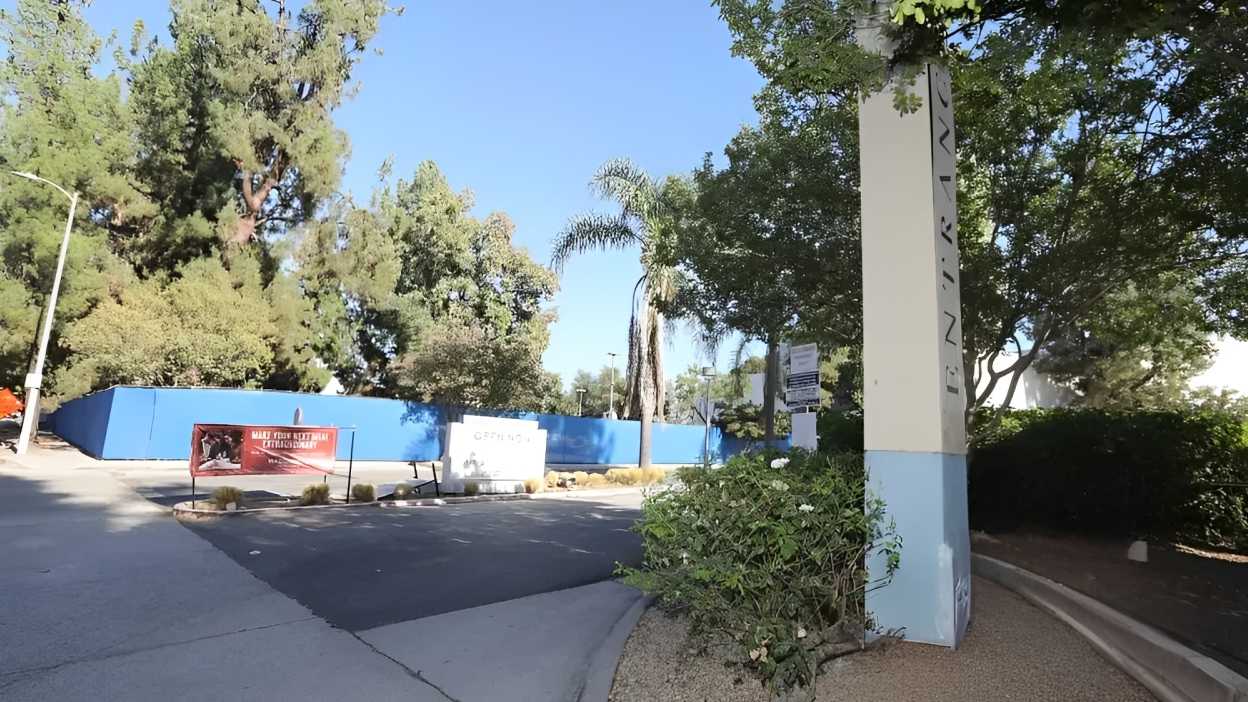 6100 Topanga Canyon Blvd. (Westfield Promenade) Parking